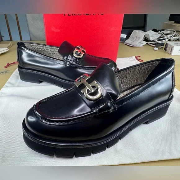 FERAGAMO Ofelia Lug Black Leather Loafers - Picture 3 of 14